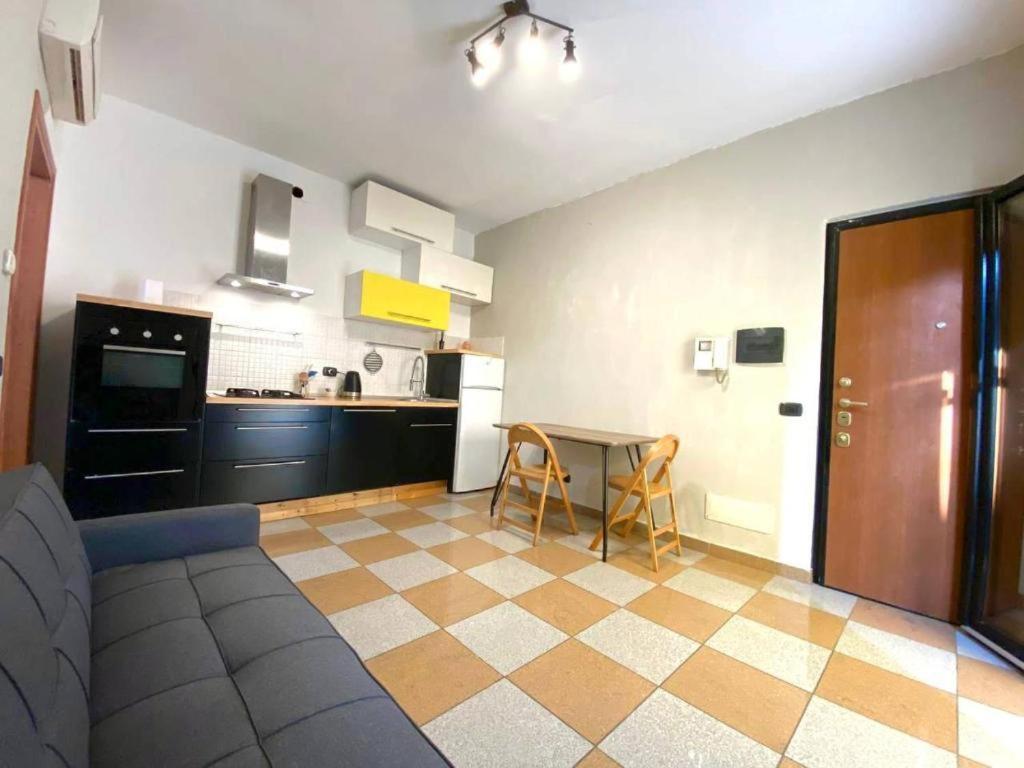 Conte Rosso House, Con Doppia Terrazza In Coorte Tranquilla A Due Passi Da Stazione E Metropolitana Lambrate Apartment Milan Bagian luar foto