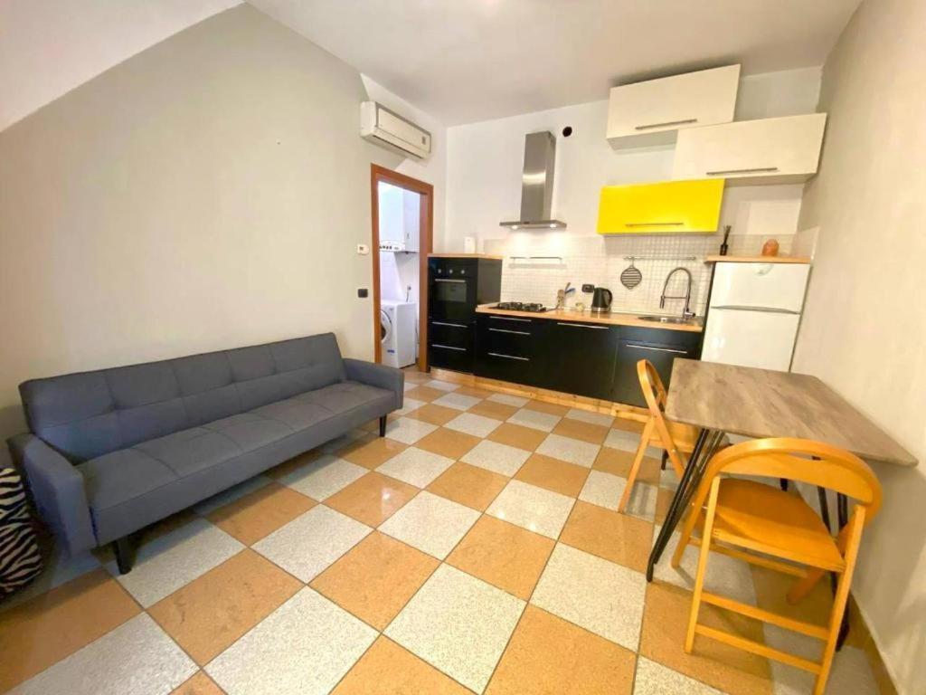 Conte Rosso House, Con Doppia Terrazza In Coorte Tranquilla A Due Passi Da Stazione E Metropolitana Lambrate Apartment Milan Bagian luar foto